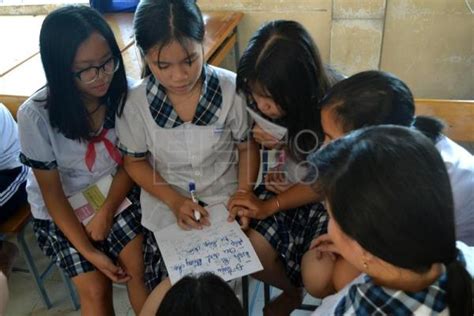 Vietnamese teenagers on why they have sex at early age.